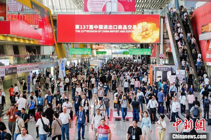 Η έξυπνη κατασκευή QGM λάμπει στο Canton Fair | Οι μετοχές QGM επιτρέπουν στον κόσμο να δει τη δύναμη των κινεζικών μηχανών τούβλων