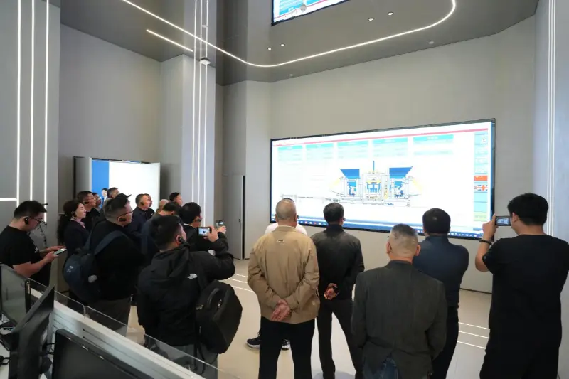 Η Δεύτερη Συνεδρίαση του Μόνιμου Συμβουλίου της 8ης Συνόδου του Συνδέσμου Δομικών Μονάδων της Κίνας πραγματοποιήθηκε στο Quanzhou. Η Quangong Machinery Co., Ltd. Συμβάλλει στην ανταλλαγή και την ανάπτυξη της βιομηχανίας.